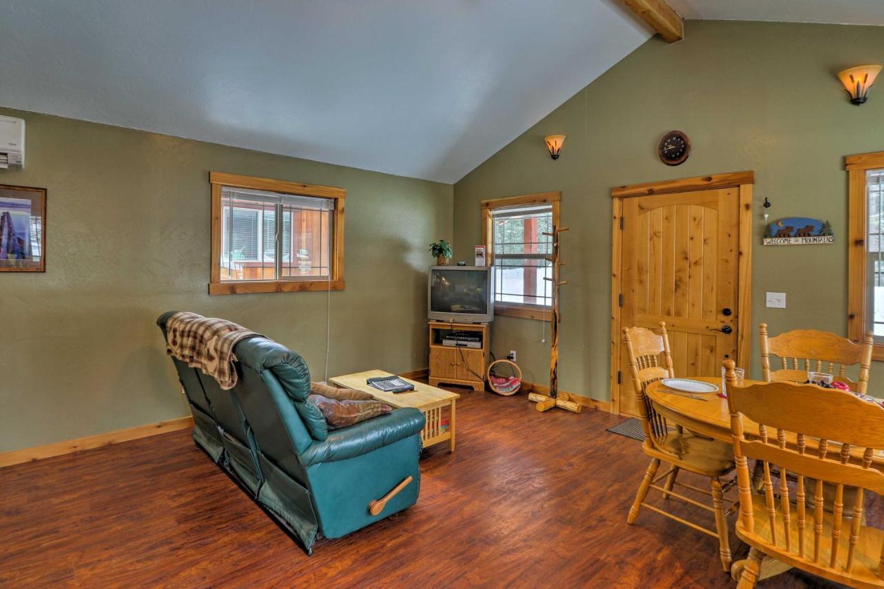 Hungry Horse Cabin Deck, Fire Pit, Near Glacier! Exterior photo